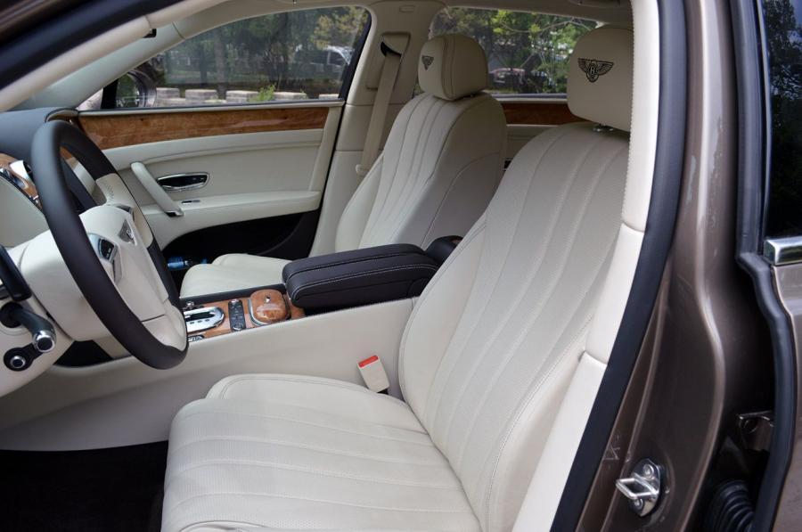 Интерьер Bentley Flying Spur 2014 года  (фото 38 из 63)